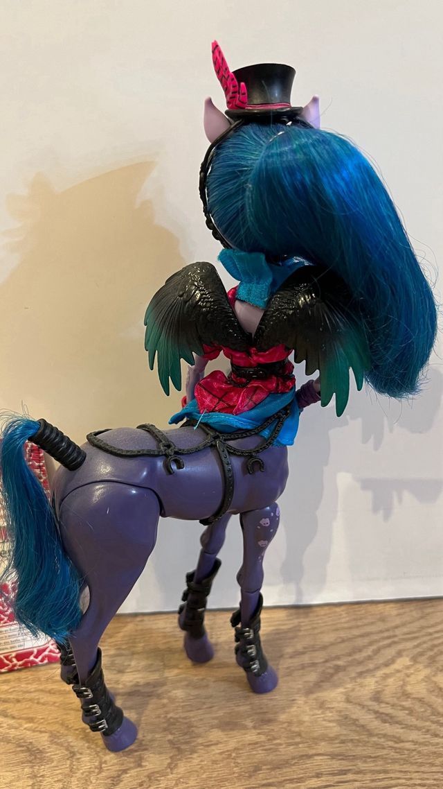 Monster High Avea Trotter Freaky Fusion Muñeca