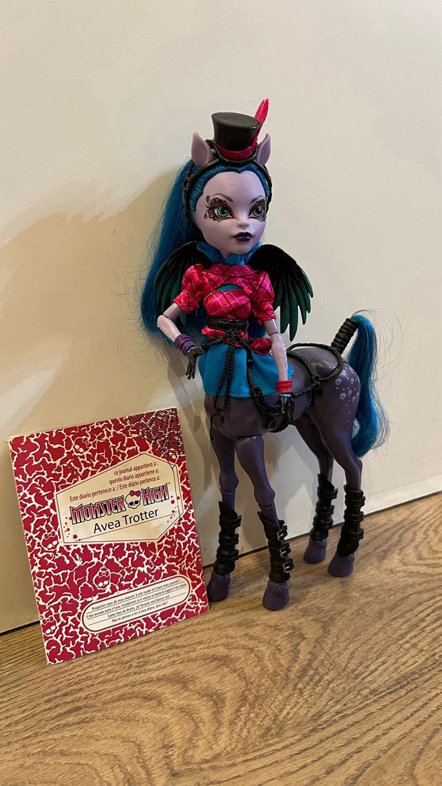 Monster High Avea Trotter Freaky Fusion Muñeca