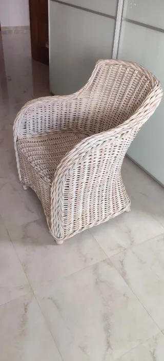 Butacón de dormitorio de mimbre