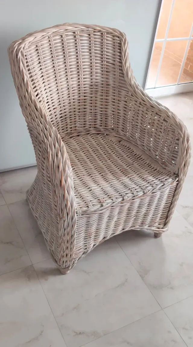 Butacón de dormitorio de mimbre