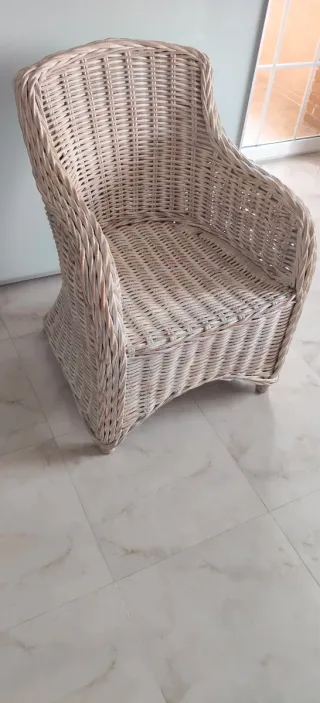 Butacón de dormitorio de mimbre
