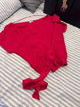 Blusa con lazada fucsia