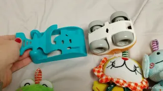 Sonajeros y vehículo de juguete para bebé