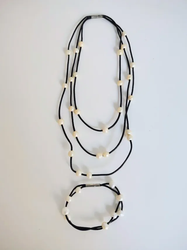 Conjunto collar/pulsera perlas y cuero