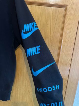 Sudadera Nike Negra con Logo Azul. Original