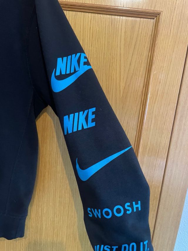 Sudadera Nike Negra con Logo Azul. Original