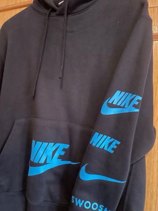 Sudadera Nike Negra con Logo Azul. Original