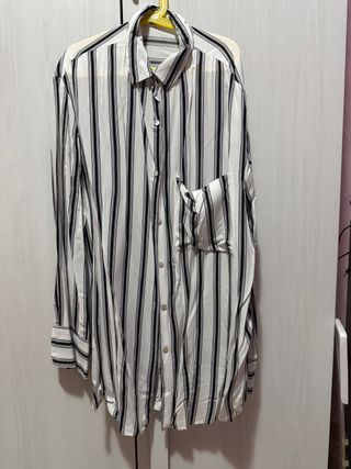 Camicia a righe bianche e nere