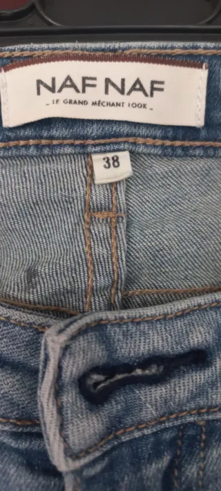 Jeans Naf Naf bordados florales