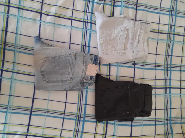 Lote de 4 vaqueros de marcas diferentes