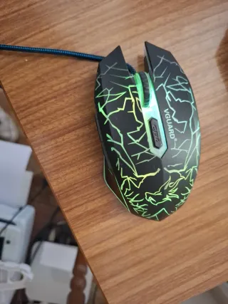 Mouse Gaming VGUARD LED Multicolor tasti laterali.