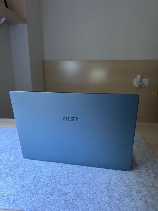 MSI Modern 14 Azul 
