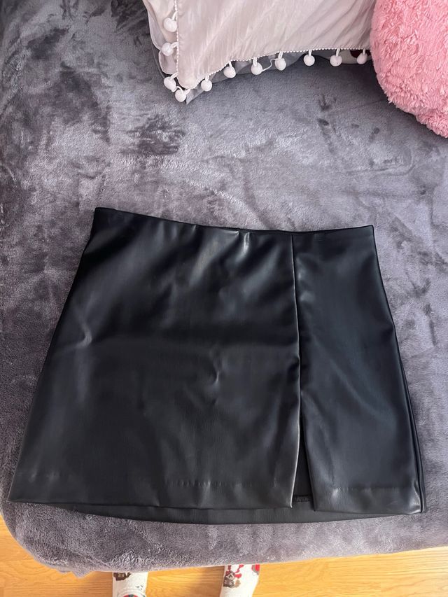 Falda corta cuero Hym