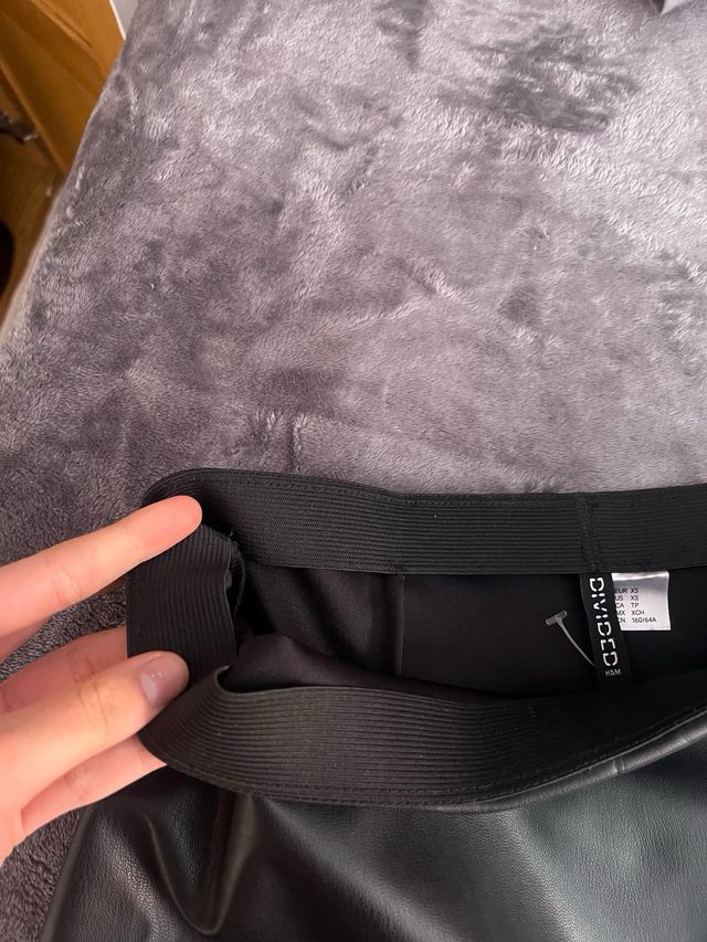 Falda corta cuero Hym