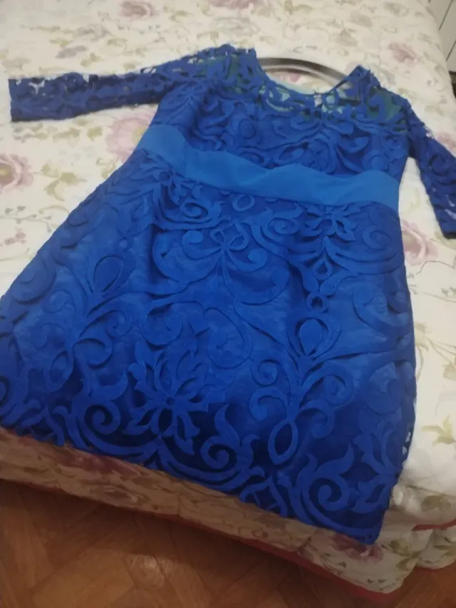 Vestido azul con encaje