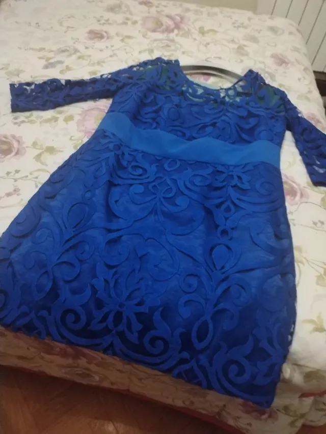 Vestido azul con encaje