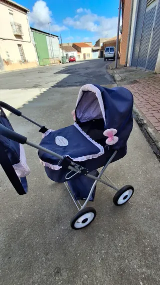 Silla de paseo para muñecas con capazo y sombrilla