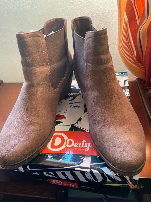 Botas Mustang, diferentes modelos.