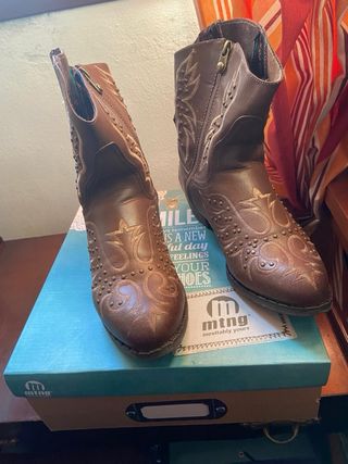 Botas Mustang, diferentes modelos.