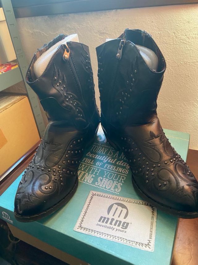 Botas Mustang, diferentes modelos.