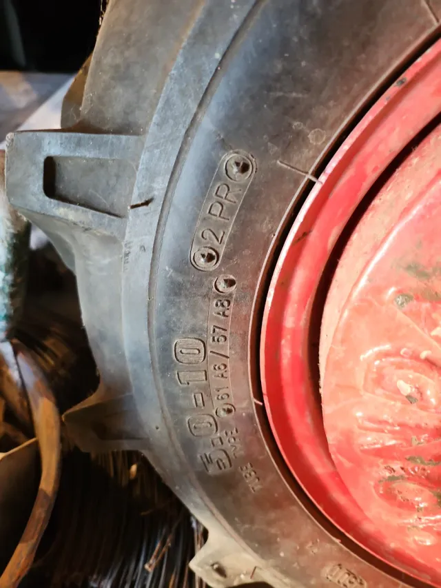 2 Ruedas Tractor Pequeño Mitas.