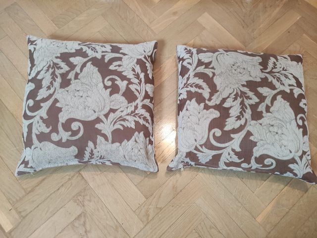 Cojines decorativos marrón y beige