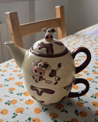 Teiera con tazza in ceramica a tema mucca