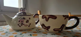 Teiera con tazza in ceramica a tema mucca