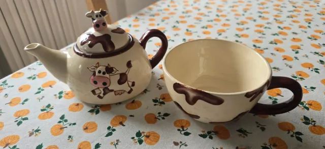 Teiera con tazza in ceramica a tema mucca