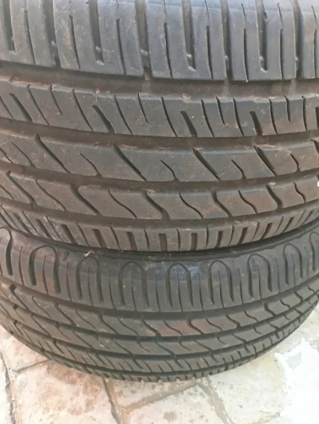 2 Cubiertas de Coche Usadas 235/55/ R17