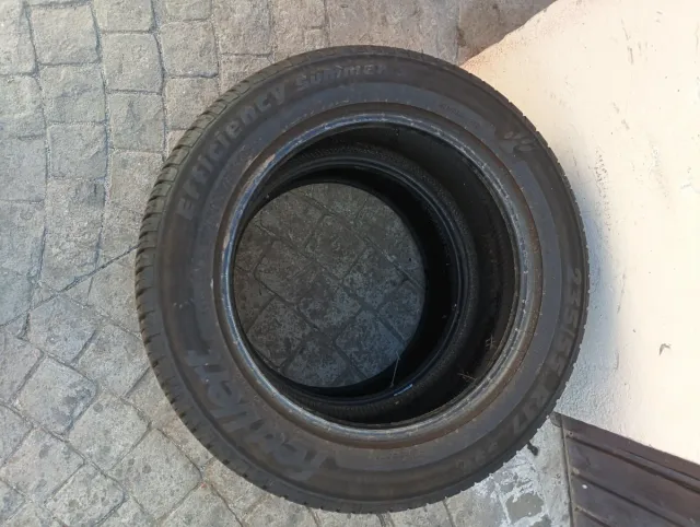 2 Cubiertas de Coche Usadas 235/55/ R17