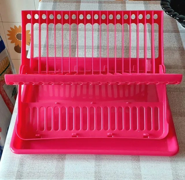 Scolapiatti rosa in plastica