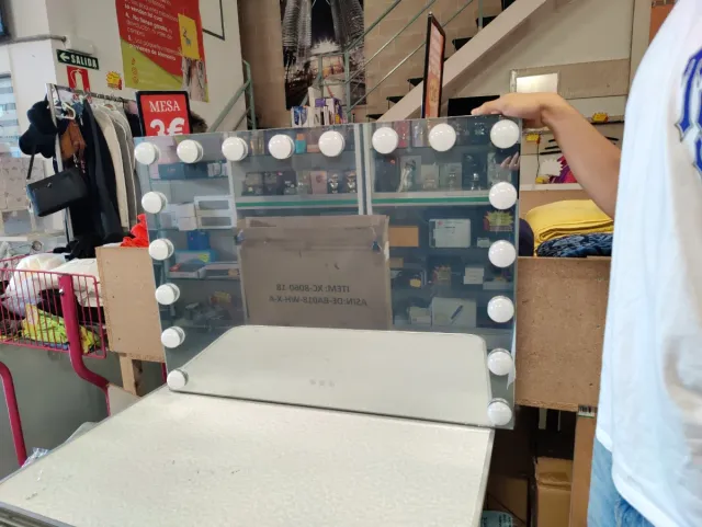 Espejo Maquillaje con Luces LED