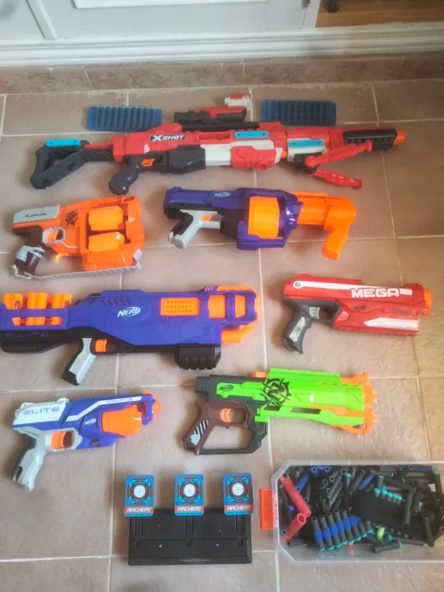 Lote Pistolas Nerf y Accesorios