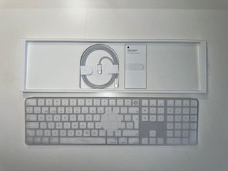 Apple Magic Keyboard Plata y Blanco