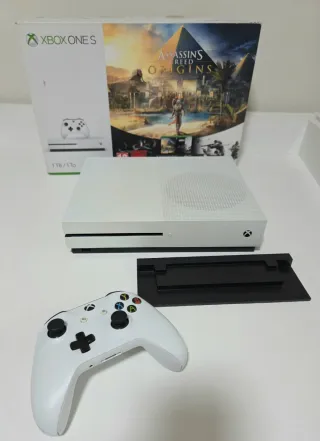 Xbox One S 1TB + regalo soporte vertical
