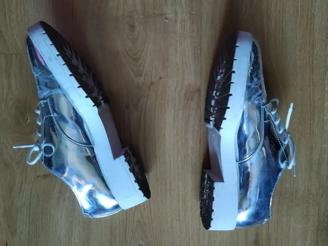 Zapatos Bershka plateados talla 40