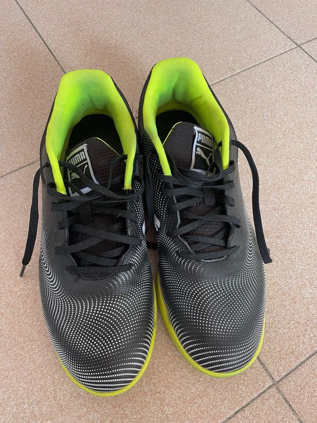 Zapatillas Puma Negras y Neón