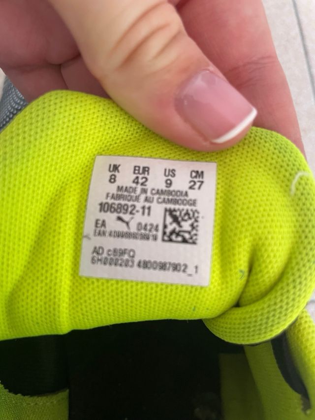 Zapatillas Puma Negras y Neón