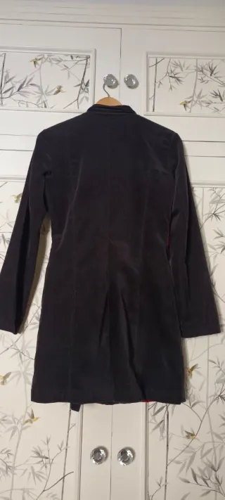 Abrigo Desigual Patchwork Negro y Rojo