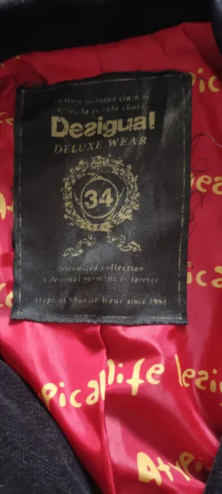 Abrigo Desigual Patchwork Negro y Rojo