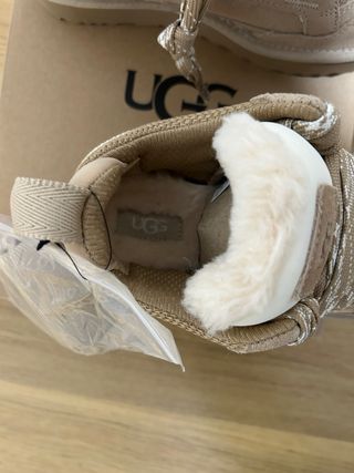 UGG Lowmel Sand Beige/Marrón talla 37