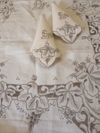 Mantelería antigua lino bordada a mano mide 3,10