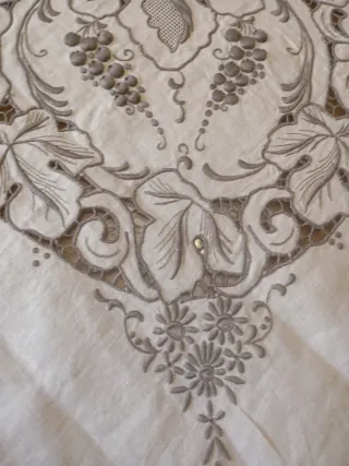 Mantelería antigua lino bordada a mano mide 3,10