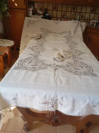 Mantelería antigua lino bordada a mano mide 3,10