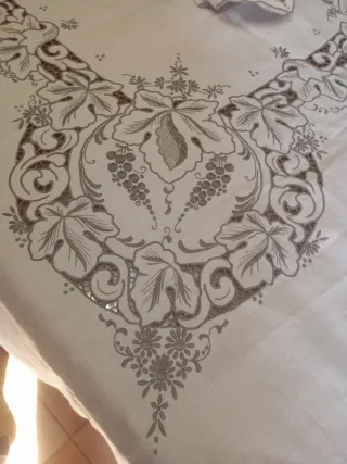 Mantelería antigua lino bordada a mano mide 3,10
