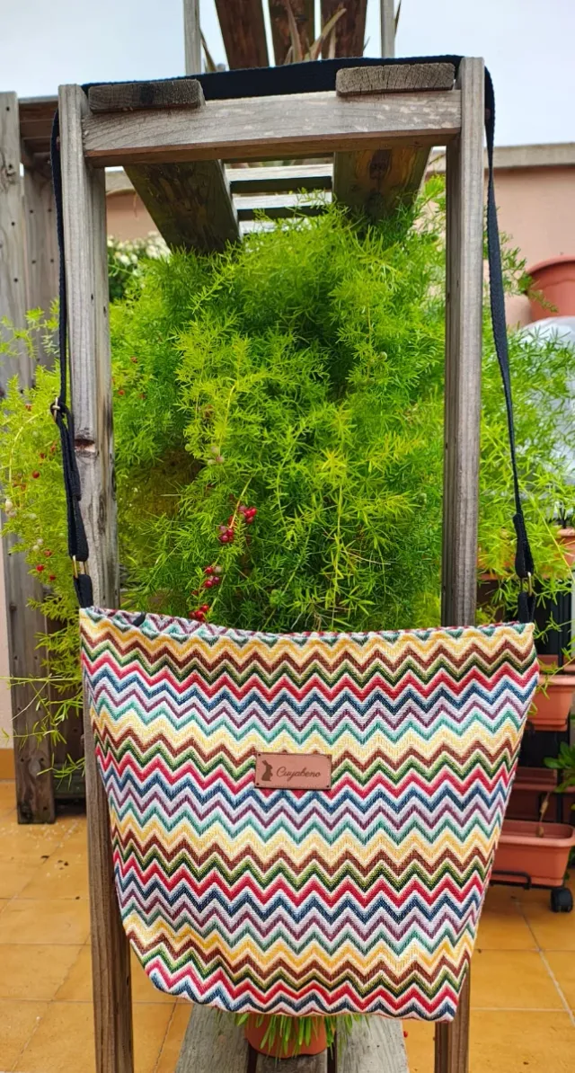 Bolso boho con estampado en zig-zag