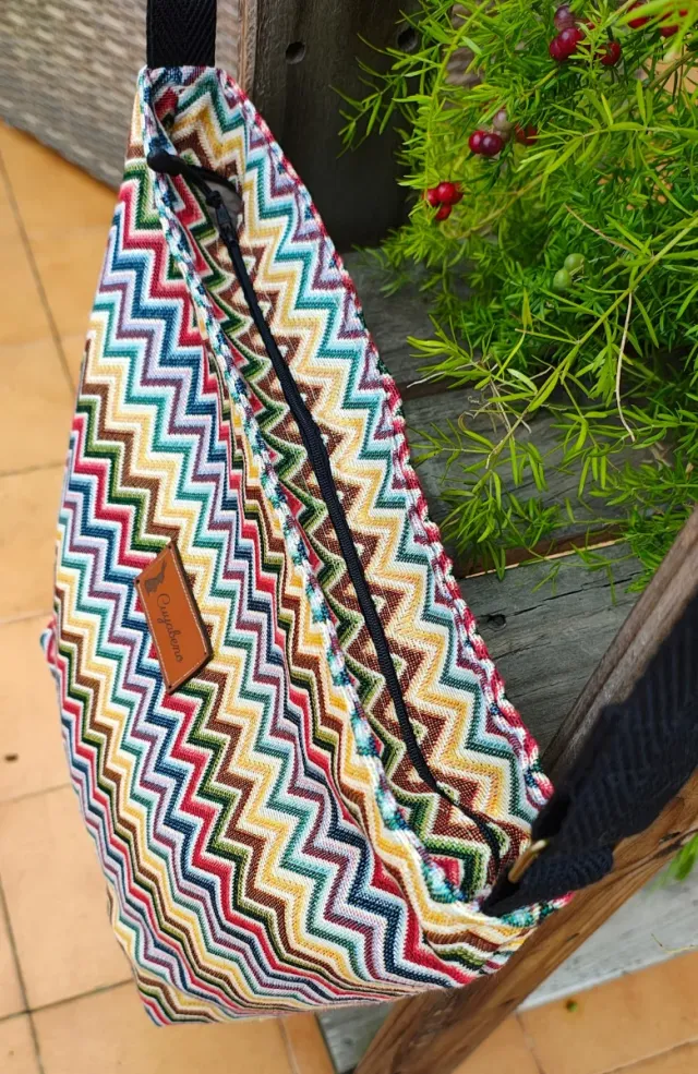 Bolso boho con estampado en zig-zag