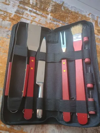 Kit Barbacoa Maletín Negro y Rojo