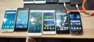 Lotto di 10 telefoni cellulari (leggere la descrizione)